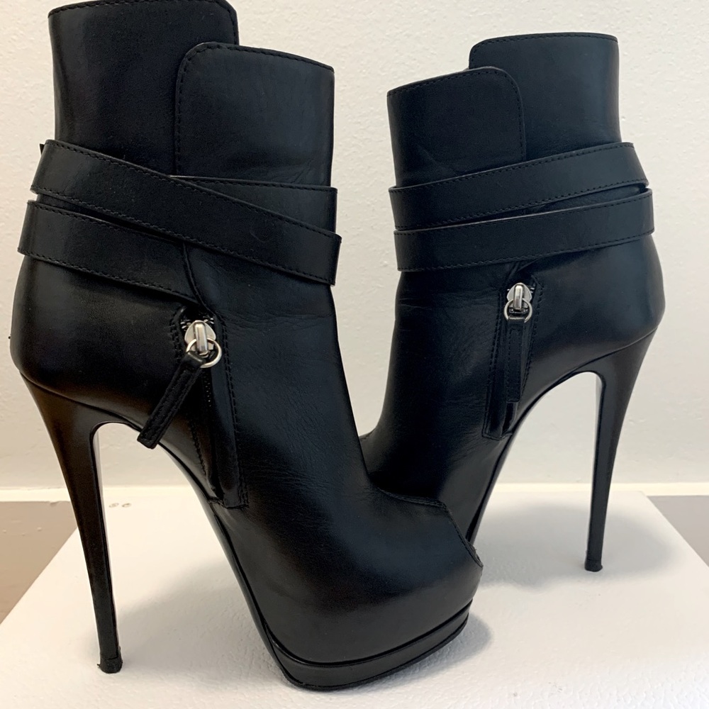 Giuseppe Zanotti Open Toe Bootie - 35